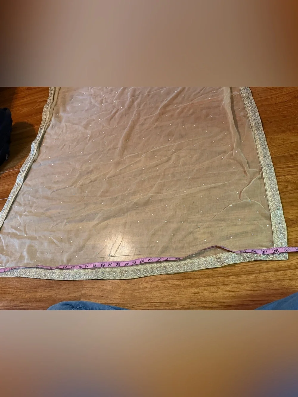 Gold dupatta scarf, embrodiered - Picture 3 of 8